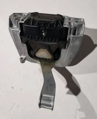 Volkswagen Tiguan Engine mounting bracket 5WA199262AM 07042025