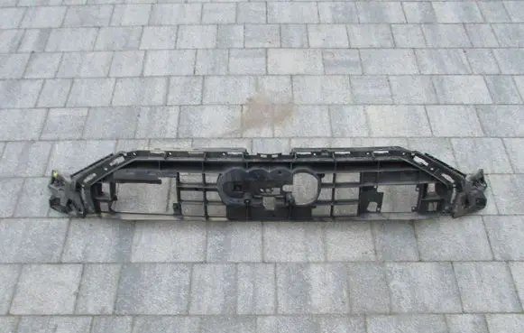 Audi A6 S6 C8 4K Front bumper upper radiator grill 4K0807233A