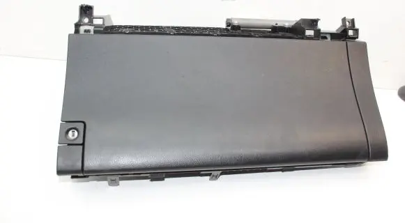 Lexus CT 200H Glove box