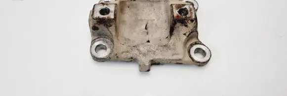 Honda FR-V Engine mounting bracket