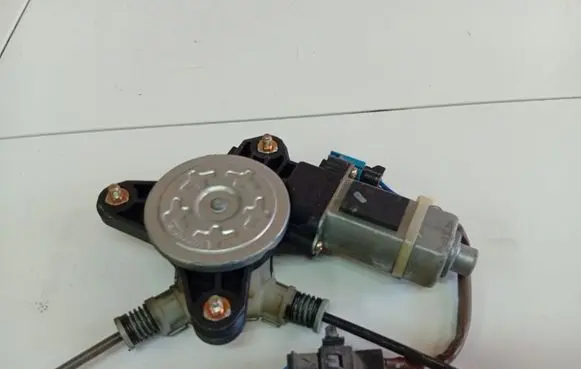 Chevrolet Spark Front door window regulator motor 96485141