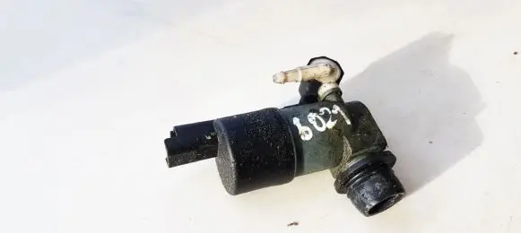 Nissan Qashqai+2 Windscreen/windshield washer pump 9641553980 681155