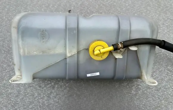Coolant expansion tank/reservoir