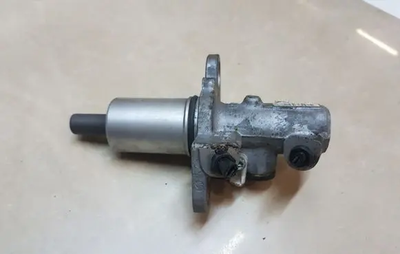 Audi A6 S6 C5 4B Master brake cylinder