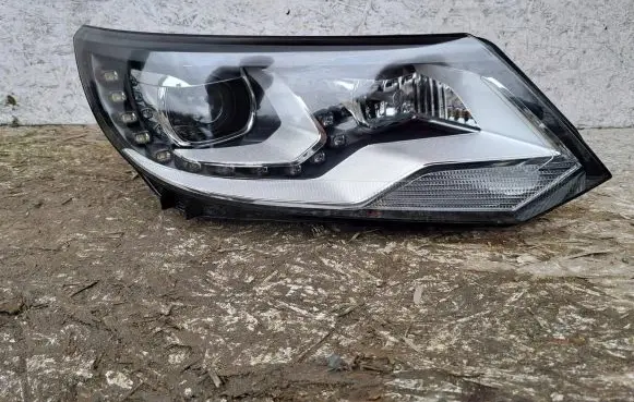 Volkswagen Tiguan Headlight/headlamp 5N1941752