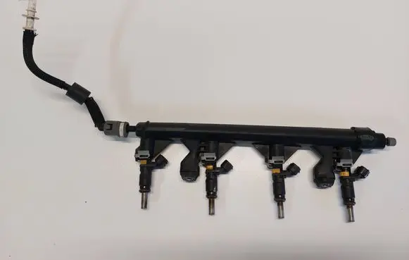 Peugeot 207 Fuel injector 7528176 9015A08154