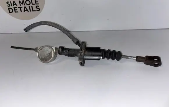 Opel Zafira B Clutch master cylinder 90581565
