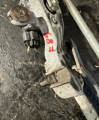 Opel Insignia A Wiper motor 13227393