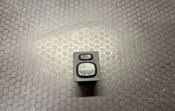 Toyota Corolla Verso AR10 Wing mirror switch 769746 183574