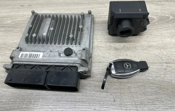 Mercedes-Benz A W176 Engine ECU kit and lock set A6519009702 28454431 A6519011102