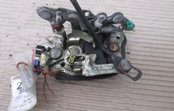 Suzuki Swift Cultus Front door lock