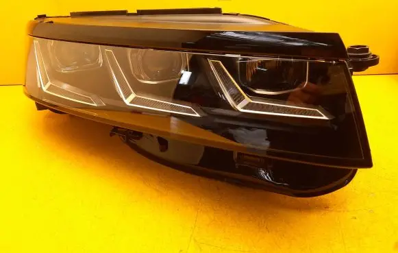 Volkswagen Touareg III Headlight/headlamp 761941082D