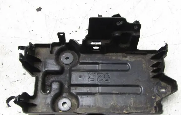 Suzuki Swift III Battery box tray 72521-52R0