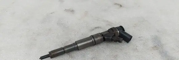 BMW 5 E60 E61 Fuel injector 0445110131 7789661