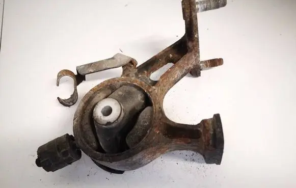 Engine mount bracket