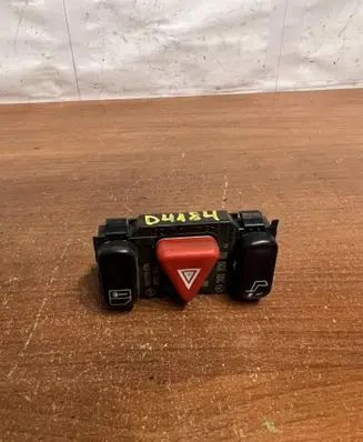 Mercedes-Benz E W210 Hazard light switch 2088200310 D4134