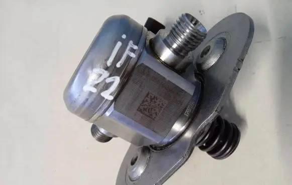 BMW 3 F30 F35 F31 Fuel injection high pressure pump 7642466