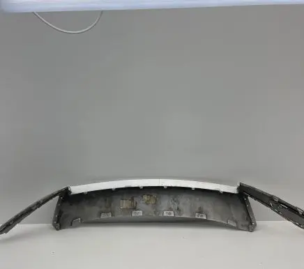 Front bumper lip