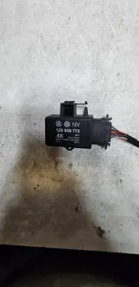 Skoda Octavia Mk2 (1Z) Seat heating relay 1Z0959772