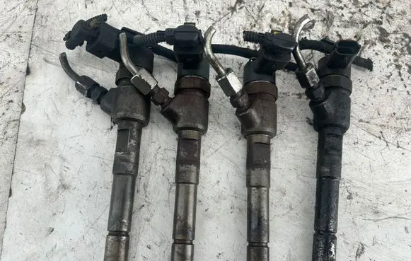 Fiat 500L Fuel injectors set 0445110351