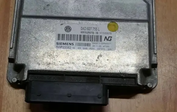 Volkswagen Touareg I Gearbox control unit/module 0AD927755L H15S0076 5WP22062