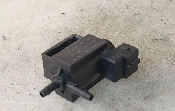 Volkswagen Golf IV Valve vacuum 72240200 037906283A 98T146