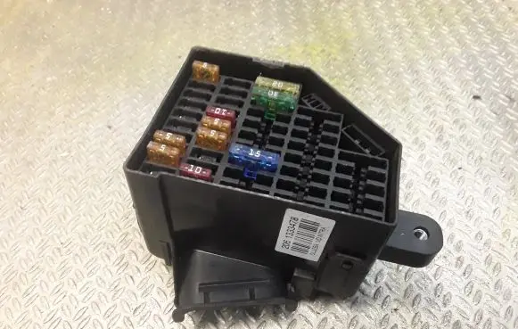 Volkswagen PASSAT B6 Fuse box set 3C2941823