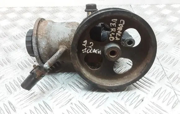 Toyota Corolla Verso AR10 Power steering pump