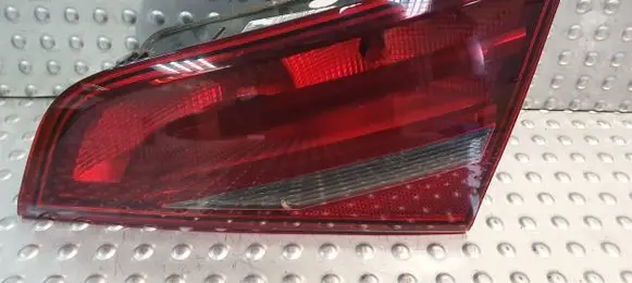 Tailgate rear/tail lights