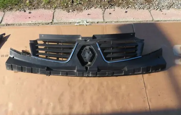 Renault Trafic II (X83) Front grill 623100247R