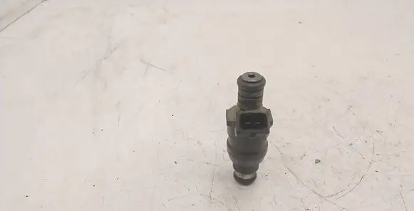 BMW 5 E39 Fuel injector 1747406