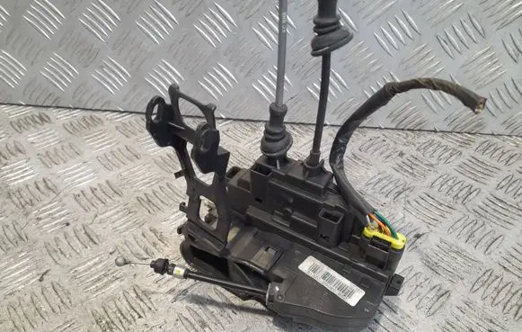 Hyundai Santa Fe Front door lock 813202B060