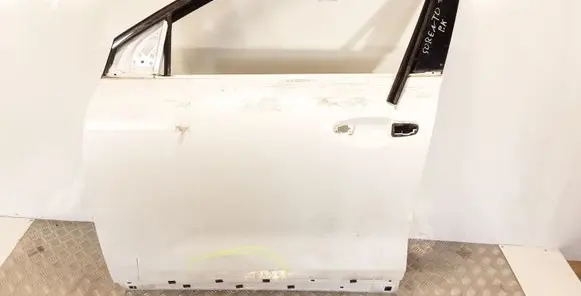 KIA Sorento Front door