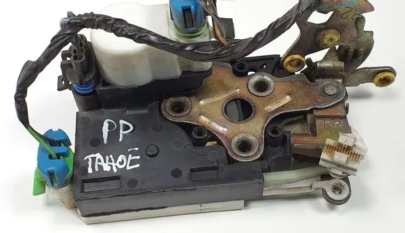 Chevrolet Tahoe Front door lock 16637780