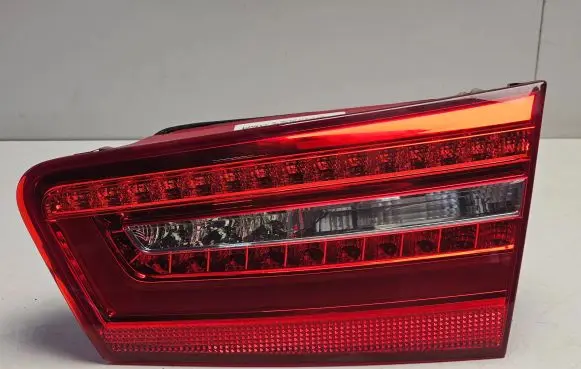 Tailgate rear/tail lights