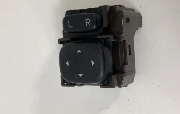 Wing mirror switch