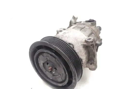 Renault Megane III Air conditioning (A/C) compressor (pump) 8200939386