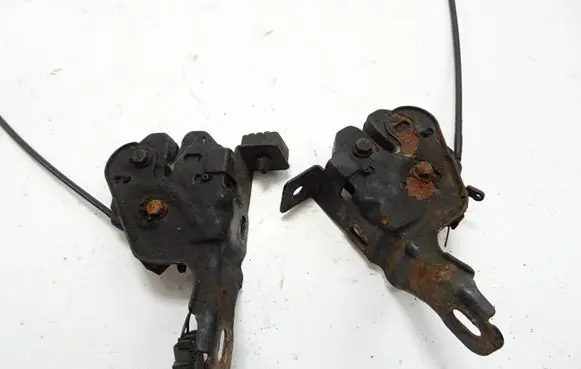 Volvo 850 Engine bonnet/hood lock/latch loop/hook 