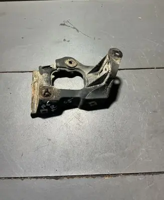 Front bumper mounting bracket