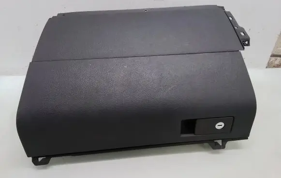 Volkswagen Touran I Glove box