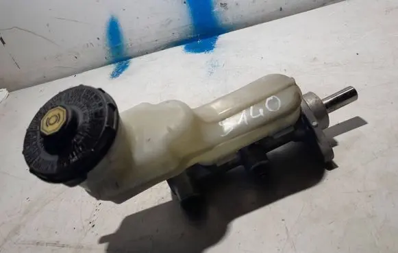 Honda CR-V Brake fluid reservoir 
