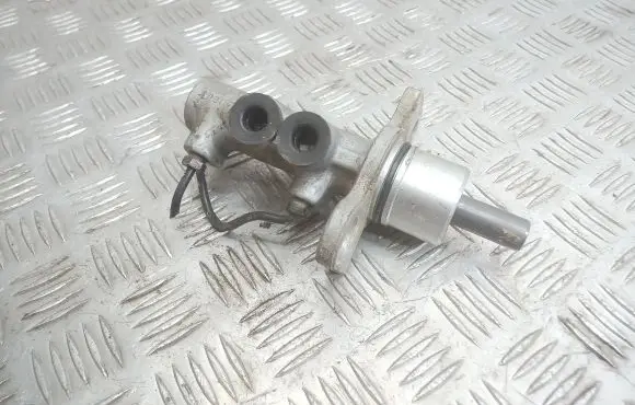 Master brake cylinder