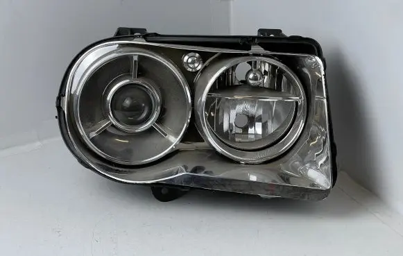 Chrysler 300 - 300C Headlight/headlamp
