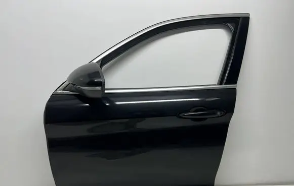 Alfa Romeo Stelvio Front door 