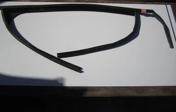 Volkswagen Caddy Rubber seal front coupe door 2K0837432B