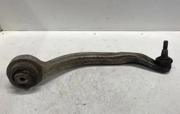 Volkswagen PASSAT B5 Front lower control arm/wishbone 4D0407696J