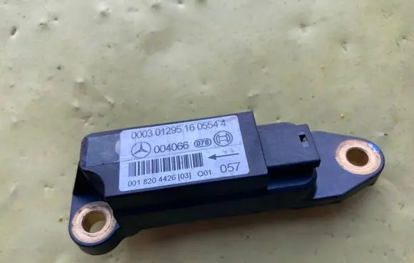 Mercedes-Benz C W203 Airbag deployment crash/impact sensor 0018204426 A0018204426