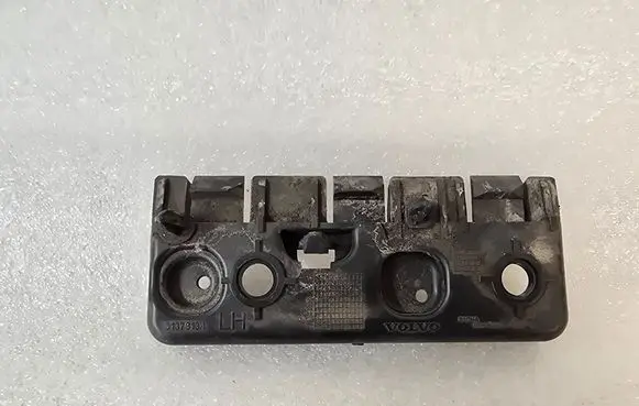 Volvo XC90 Fender mounting bracket 31378134