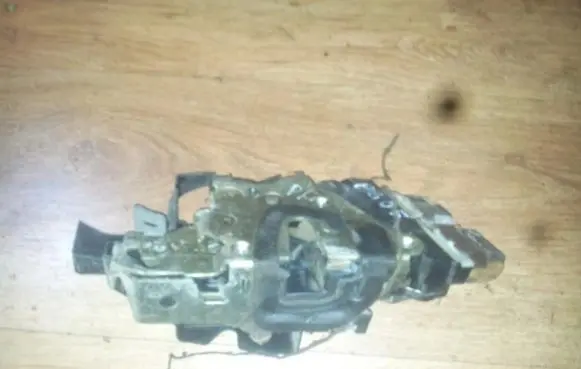 Peugeot 605 Front door lock