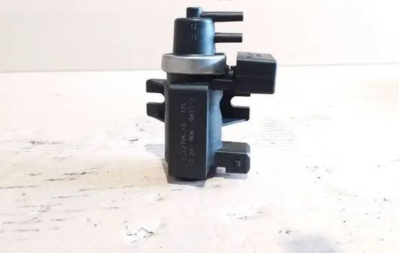 BMW 5 E39 Vacuum valve 7227960